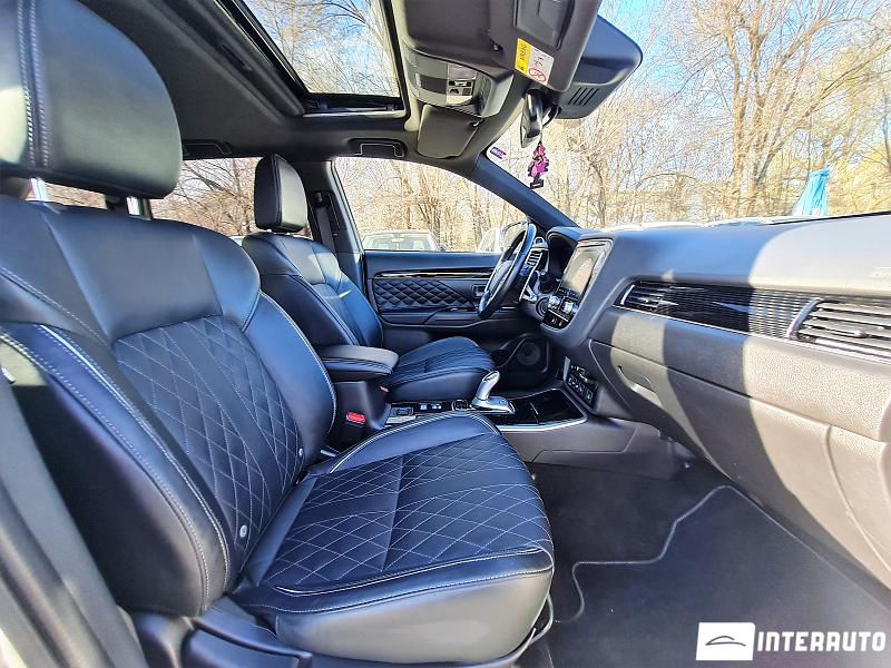 Mitsubishi Outlander 7 mitsubishi outlander 2020