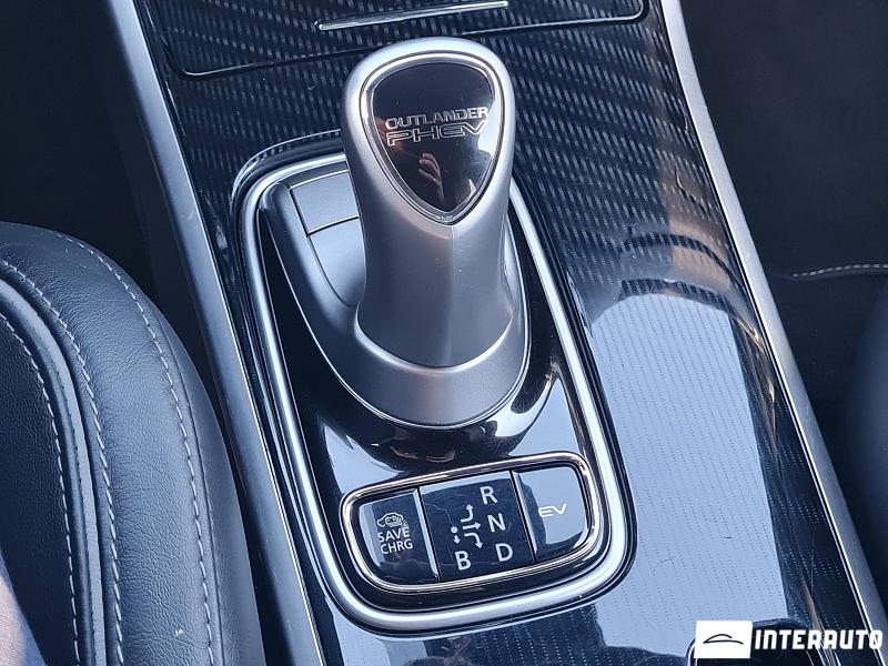 Mitsubishi Outlander 13 mitsubishi outlander 2020