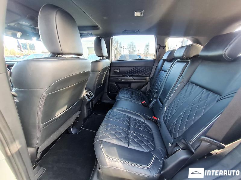 Mitsubishi Outlander 8 mitsubishi outlander 2020