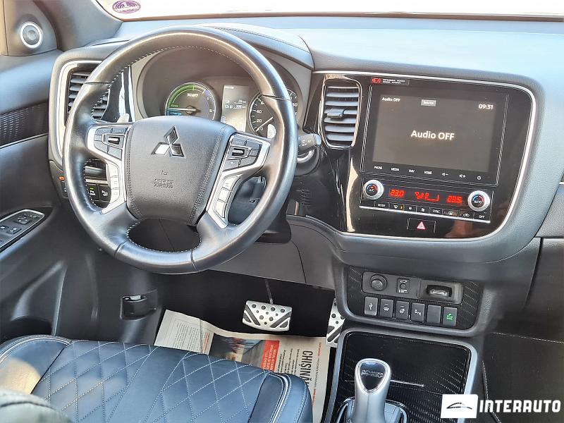 Mitsubishi Outlander 10 mitsubishi outlander 2020