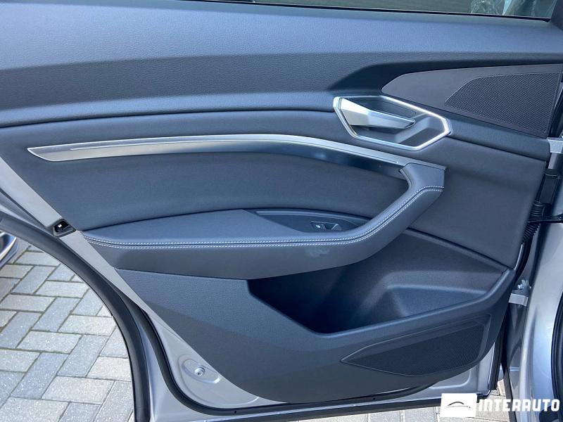 Audi E-tron 18 audi e-tron 2022