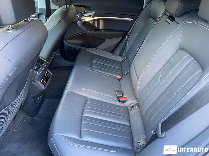 Audi E-tron 19 audi e-tron 2022