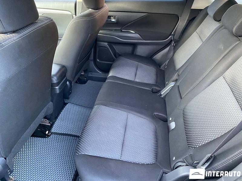 Mitsubishi Outlander 16 mitsubishi outlander 2016