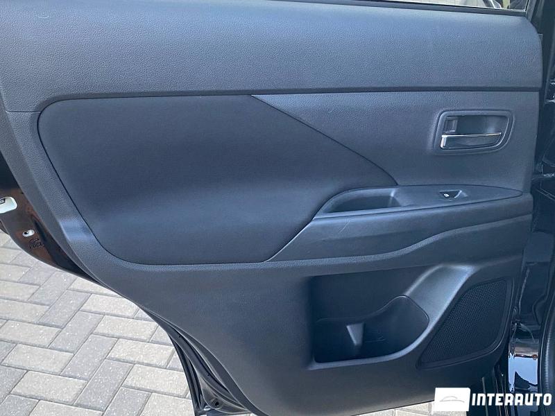 Mitsubishi Outlander 15 mitsubishi outlander 2016