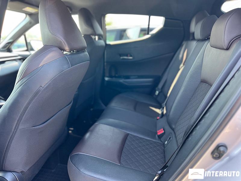 Toyota C-HR 11 toyota c-hr 2017