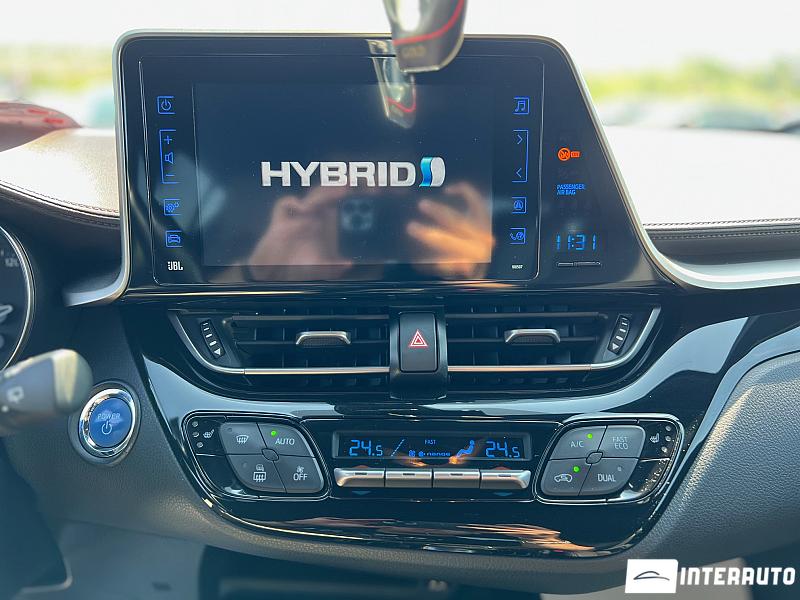 Toyota C-HR 17 toyota c-hr 2017