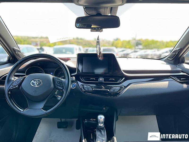 Toyota C-HR 8 toyota c-hr 2017