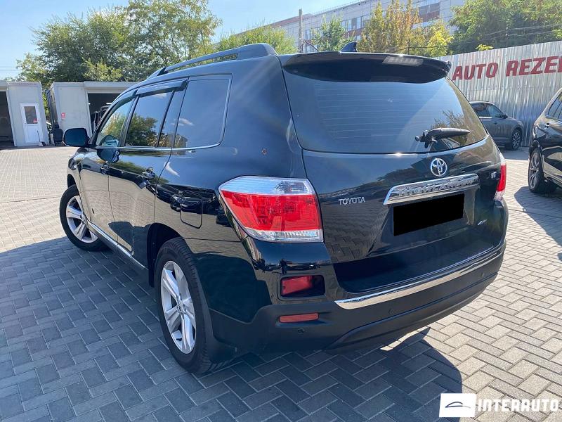 Toyota Highlander 2 toyota highlander 2011