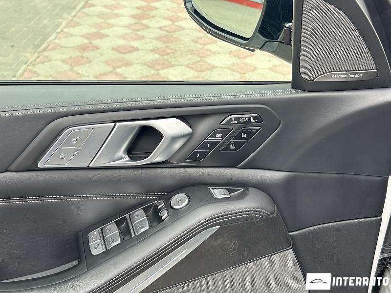 BMW X7 4.0i 8 bmw x7 4.0i 2020