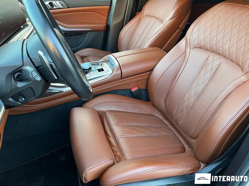 BMW X7 4.0i 6 bmw x7 4.0i 2023