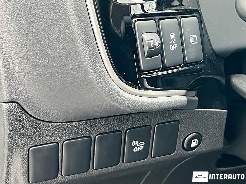 Mitsubishi Outlander 17 mitsubishi outlander 2020