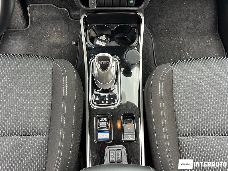 Mitsubishi Outlander 15 mitsubishi outlander 2020