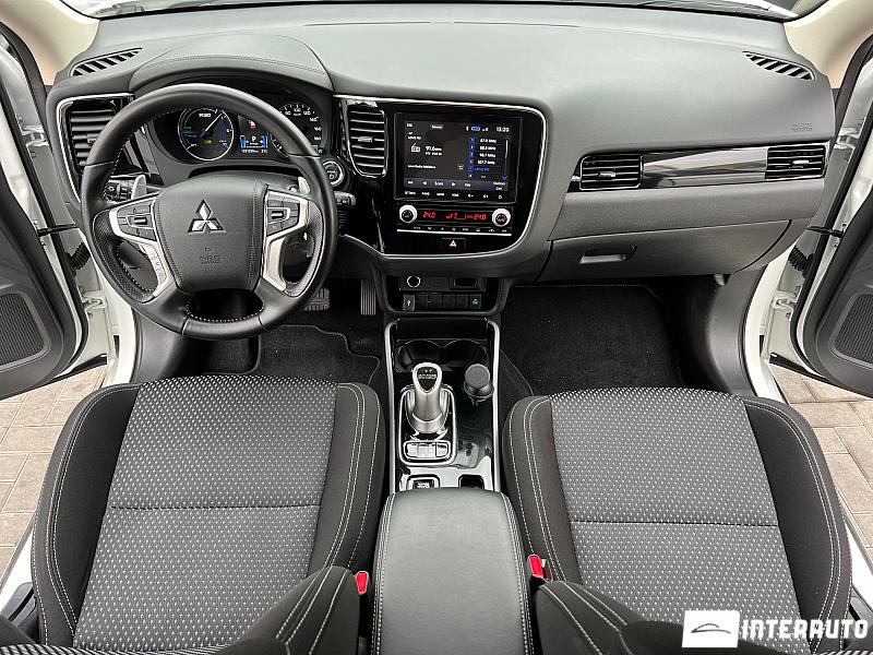 Mitsubishi Outlander 7 mitsubishi outlander 2020