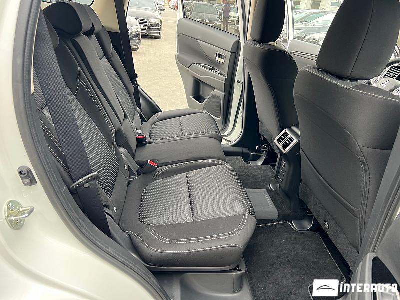 Mitsubishi Outlander 19 mitsubishi outlander 2020