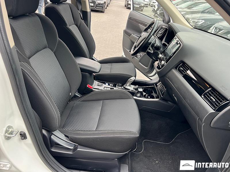 Mitsubishi Outlander 6 mitsubishi outlander 2020