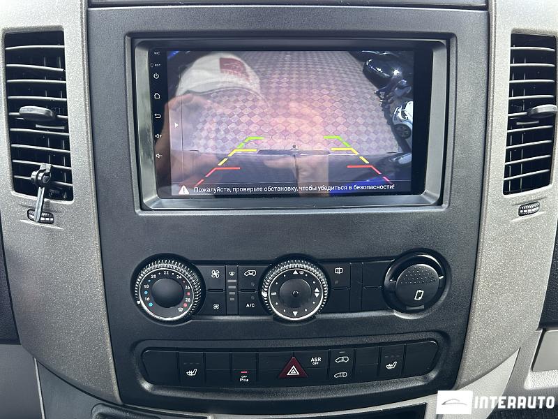 Mercedes Sprinter 10 mercedes sprinter 2011