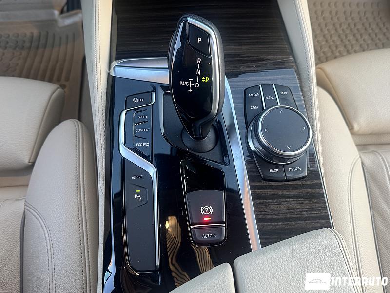 BMW 530e 13 bmw 530e 2019