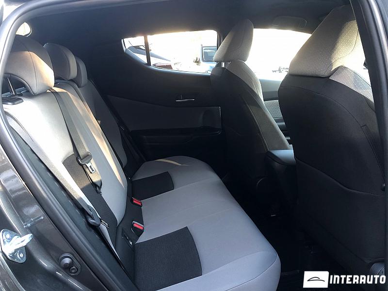 Toyota C-HR 8 toyota c-hr 2019