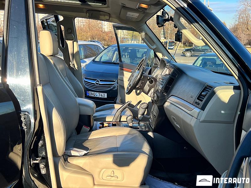 Mitsubishi Pajero 6 mitsubishi pajero 2009