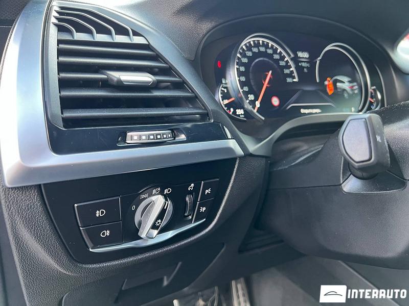 BMW X4 2.0D 7 bmw x4 2.0d 2019