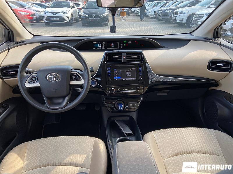 Toyota Prius 13 toyota prius 2016