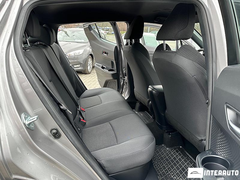 Toyota C-HR 13 toyota c-hr 2019