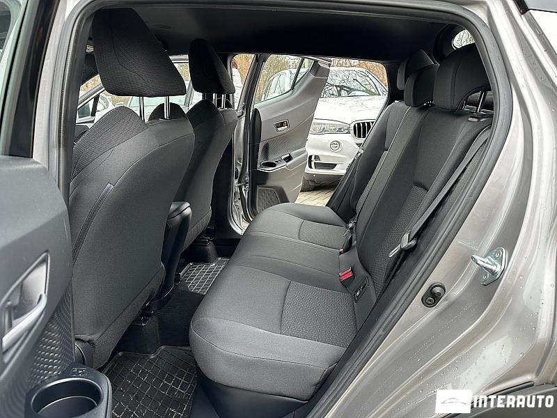 Toyota C-HR 12 toyota c-hr 2019