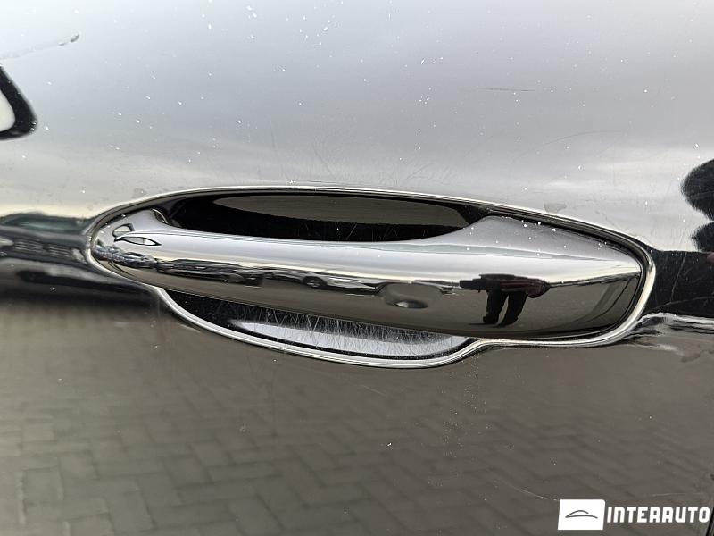 Porsche Macan 18 porsche macan 2020