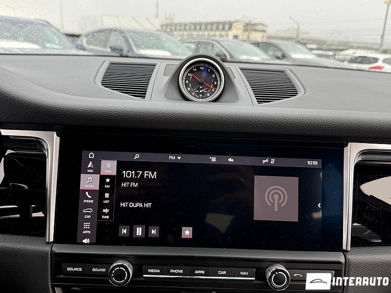 Porsche Macan 10 porsche macan 2020