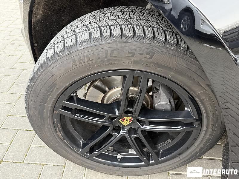 Porsche Macan 17 porsche macan 2020