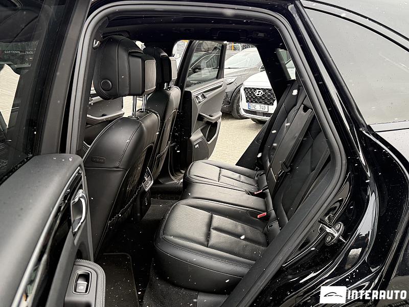 Porsche Macan 12 porsche macan 2020