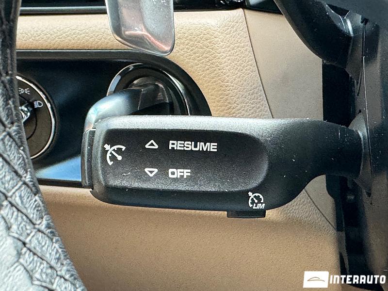 Porsche Macan 15 porsche macan 2019