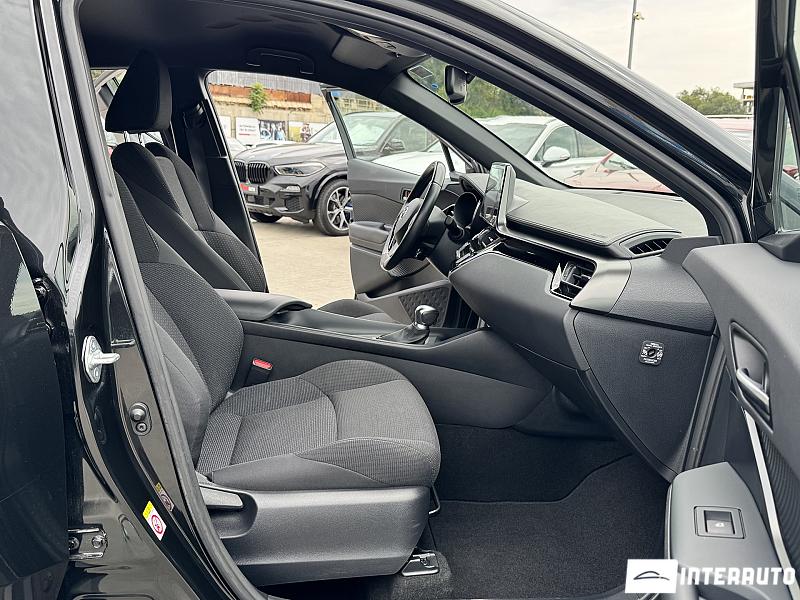 Toyota C-HR 12 toyota c-hr 2019