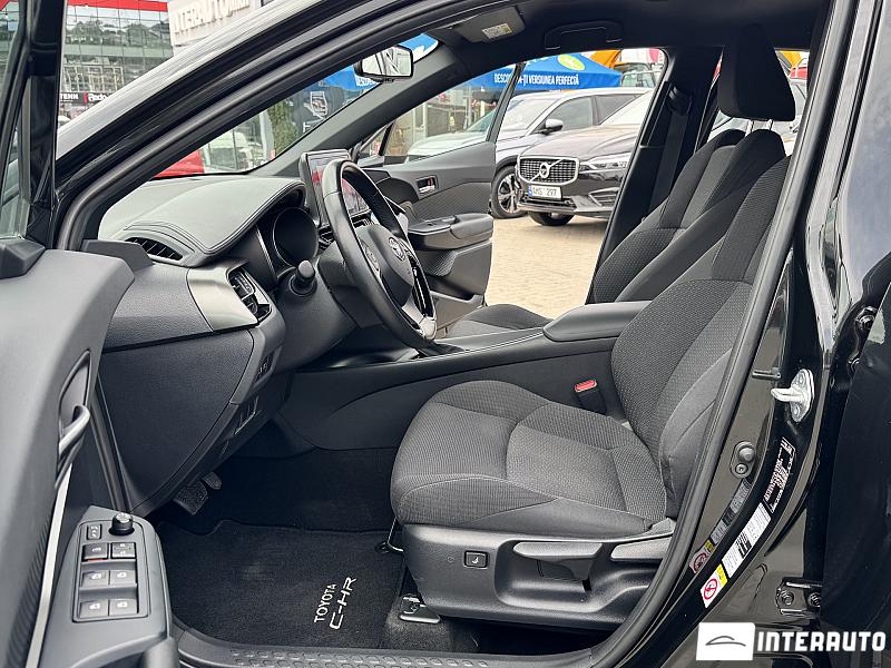 Toyota C-HR 2 toyota c-hr 2019