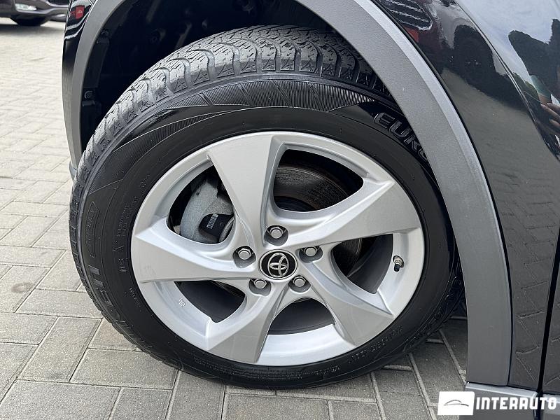 Toyota C-HR 13 toyota c-hr 2019