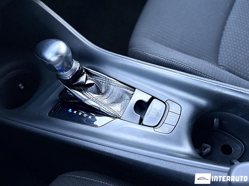 Toyota C-HR 15 toyota c-hr 2018