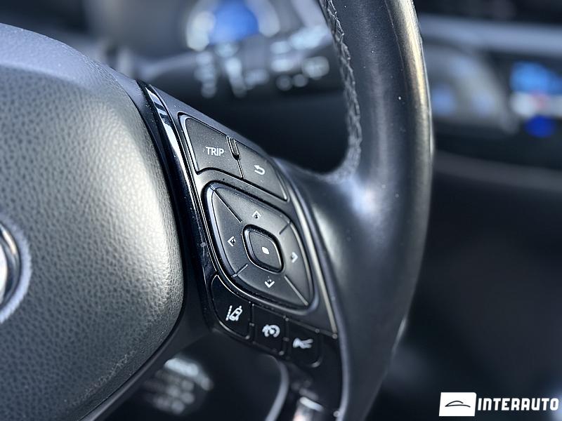 Toyota C-HR 12 toyota c-hr 2018