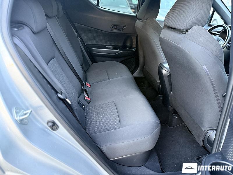 Toyota C-HR 17 toyota c-hr 2018