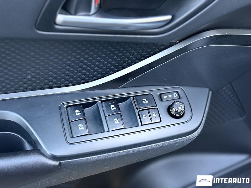 Toyota C-HR 6 toyota c-hr 2018