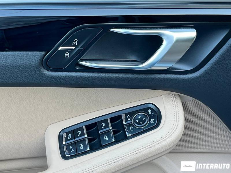 Porsche Macan 17 porsche macan 2021