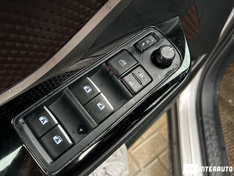 Toyota C-HR 6 toyota c-hr 2019