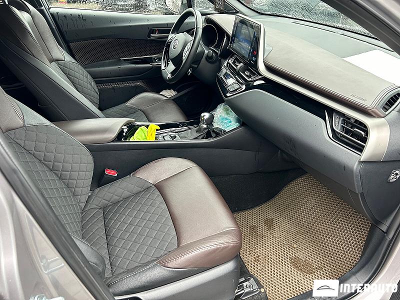 Toyota C-HR 13 toyota c-hr 2019