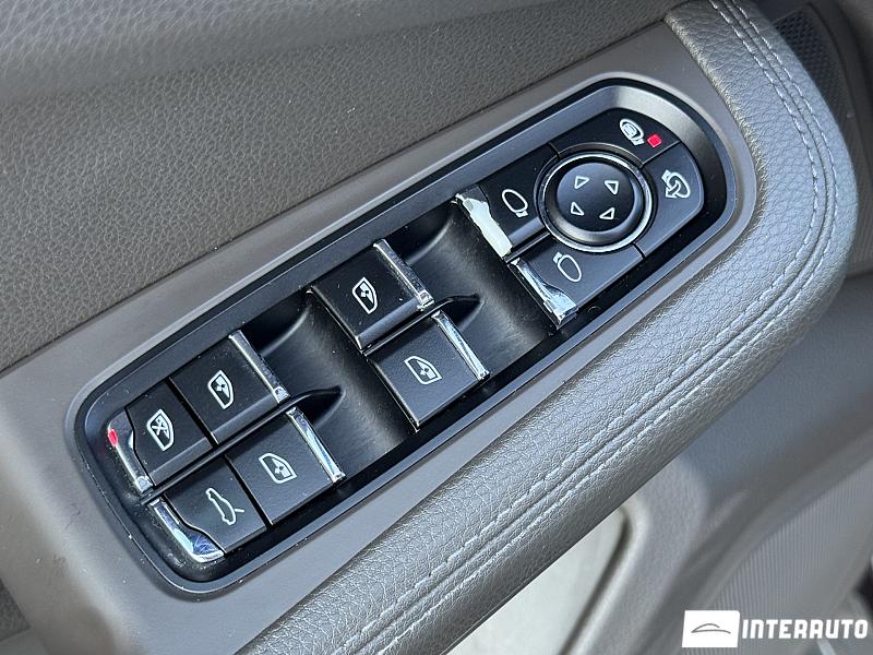 Porsche Macan 18 porsche macan 2016