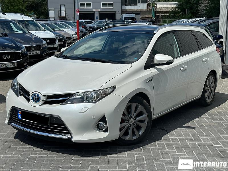 toyota auris 2013