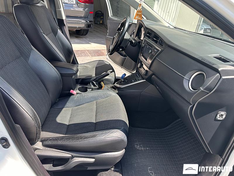 Toyota Auris 5 toyota auris 2013