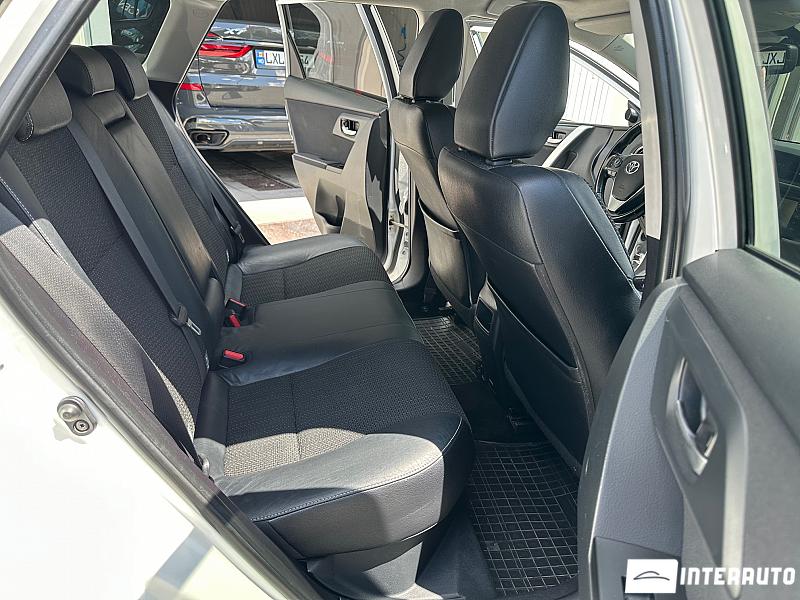 Toyota Auris 17 toyota auris 2013