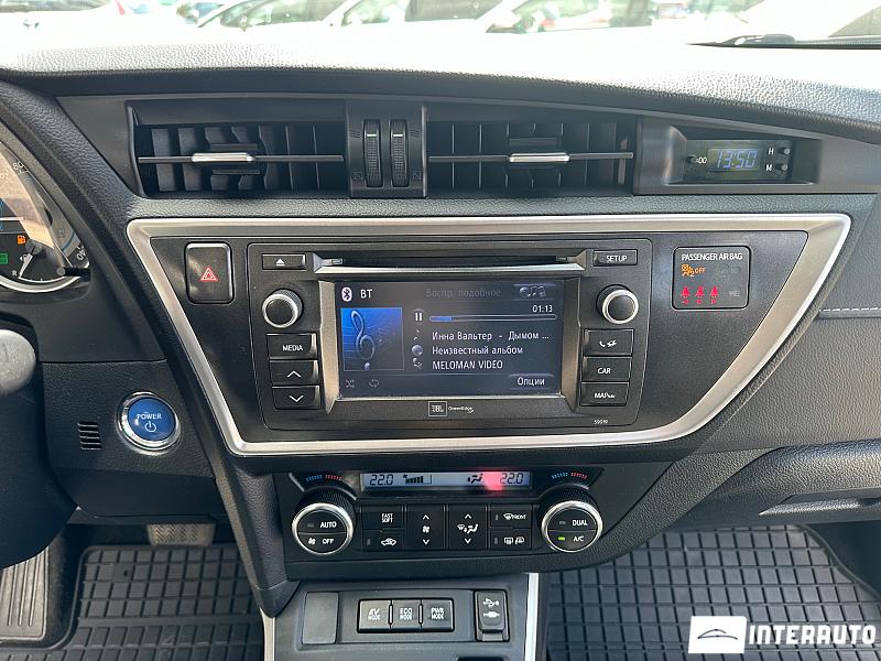 Toyota Auris 11 toyota auris 2013