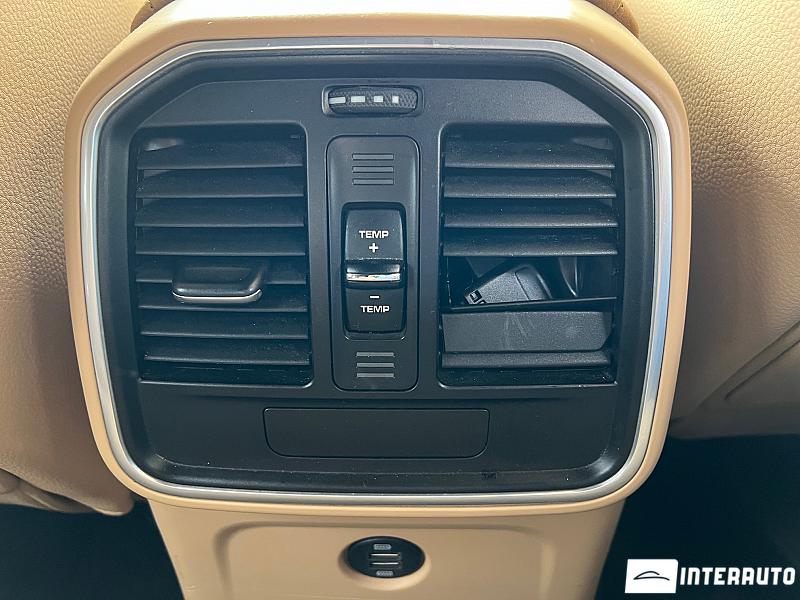 Porsche Macan 18 porsche macan 2016