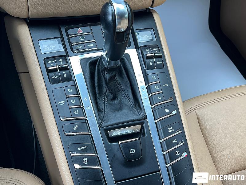 Porsche Macan 15 porsche macan 2016