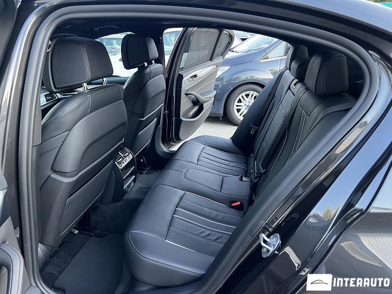 BMW 530e 9 bmw 530e 2019